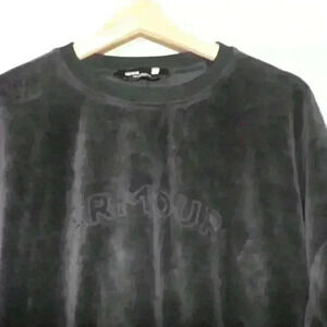 Under Armour black Velour Boyfriend crewneck cropped baggy/L
